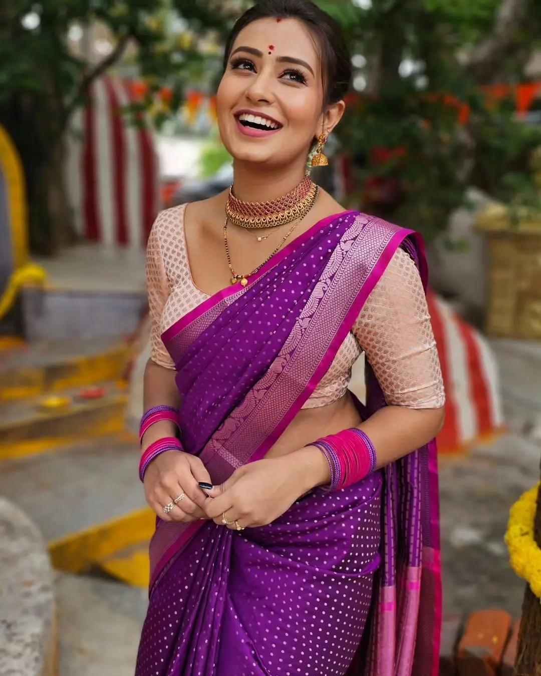 Deepa Jagadeesh Wearing Beautiful Earrings Jewellery Violet Saree Pink Blouse